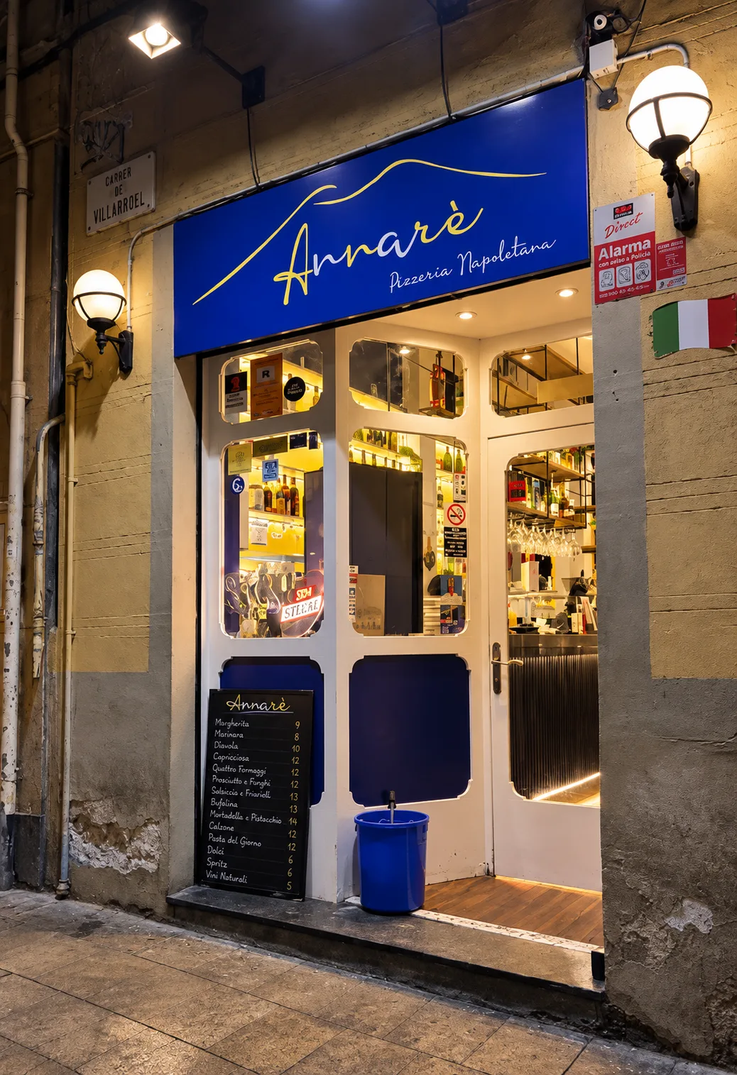 Fachada de Annaré en Barcelona de noche