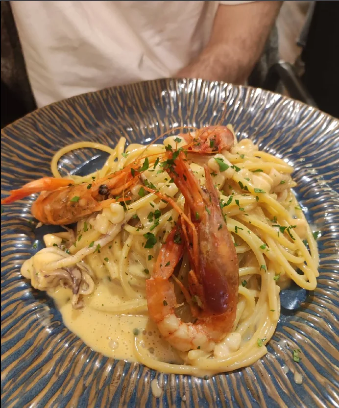 Spaghetti con gambas y calamares de Annaré
